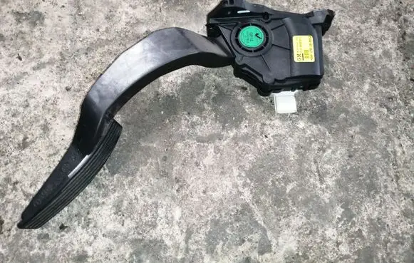 Opel Mokka X Accelerator throttle pedal 95087911