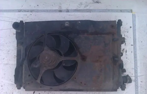 Ford Escort Radiator cooling fan shroud 89FB8B605BA