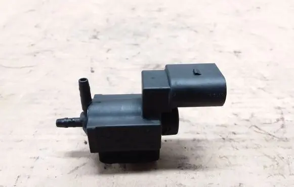 Skoda Octavia Mk2 (1Z) Vacuum valve 037906283C 72288000