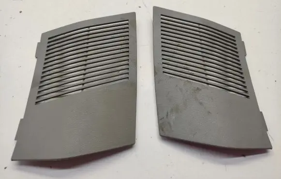 Chrysler 300 - 300C Parcel shelf speaker trim grill 1060661 1060653