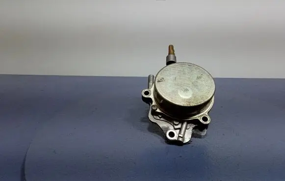 Jaguar XF X250 Vacuum pump 9X202A451BD