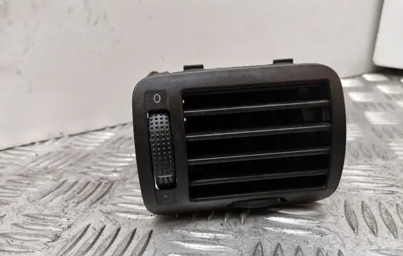 Volkswagen PASSAT B5.5 Dashboard side air vent grill/cover trim 3B0819704