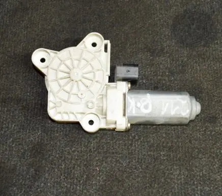 Mercedes-Benz E W211 Front door window regulator motor A2118202442
