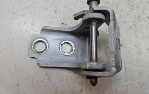 Citroen DS3 Front door upper hinge