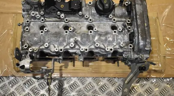 Mercedes-Benz C W205 Engine head 