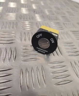 KIA Ceed Passenger airbag on/off switch 