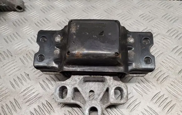 Audi Q3 8U Engine mount bracket 3C0199555L