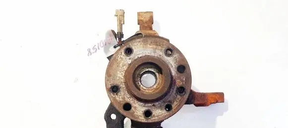 Front wheel hub