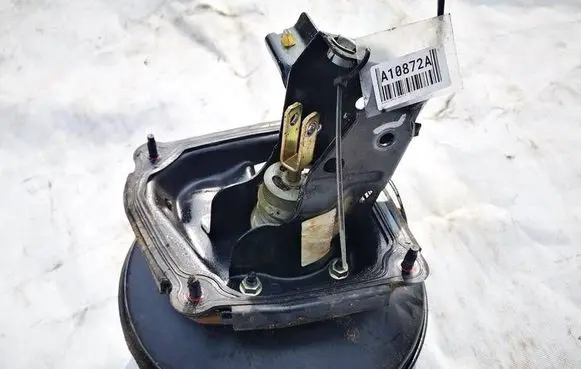 Renault Scenic I Brake booster 8200097098