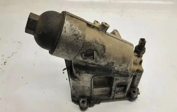 BMW 1 E81 E87 Engine oil radiator 7797392