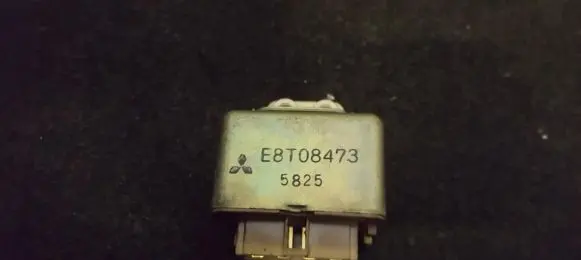 Mitsubishi Carisma Other control units/modules e8t08473 5825