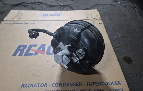 Audi A4 S4 B7 8E 8H Brake booster 8E0612105P