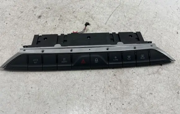 Skoda Octavia Mk4 Hazard light switch 5E3925200F