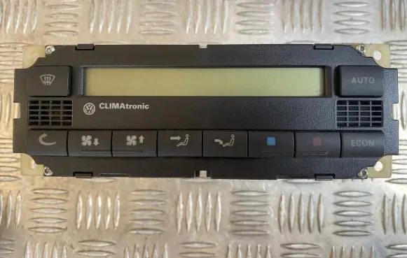 Volkswagen PASSAT B5 Climate control unit 1J1907044 5HB00761700
