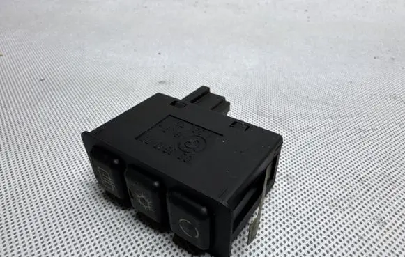 BMW 5 E34 Windscreen/window heater switch 1391764 6131 03051000