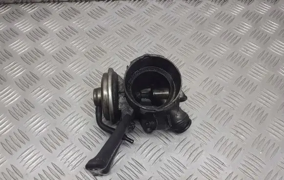 Mercedes-Benz C W203 EGR valve A611090075A