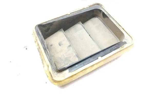 Quarter panel pressure vent