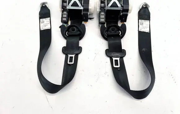 Volkswagen Jetta VI Front seatbelt 5C6857705B 5C6857706C