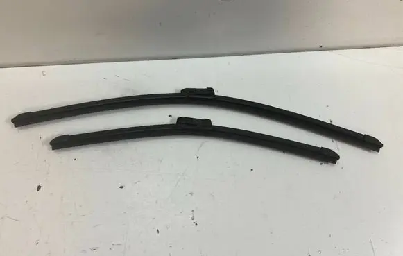 Hyundai i30 Windshield/front glass wiper blade L983FH2418L9