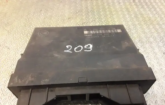 Mercedes-Benz CLK A209 C209 Central body control module 2098200326 A2098200326