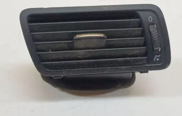 Volkswagen PASSAT B6 Dash center air vent grill T002437511