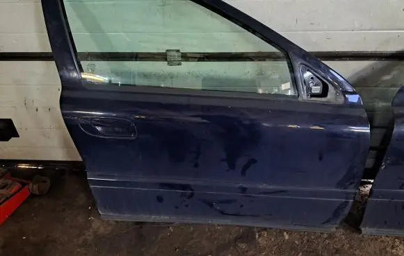 Volvo V70 Front door 61346