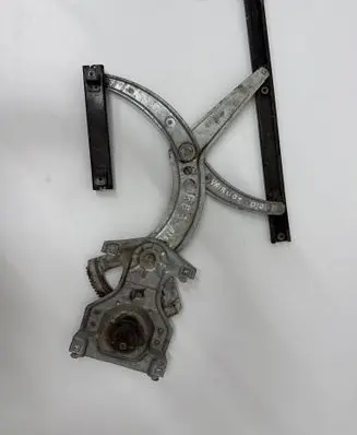 Volkswagen PASSAT B3 Front door manual window regulator 3A0837401B