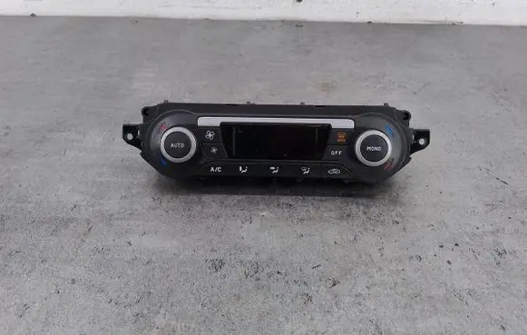 Ford Focus Climate control/heater control trim 7M5T18C612AE