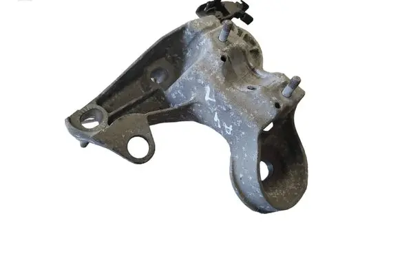 Audi A4 S4 B7 8E 8H Engine mounting bracket 8e0199352