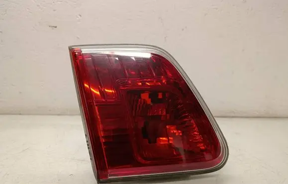Toyota Avensis T270 Tailgate rear/tail lights 