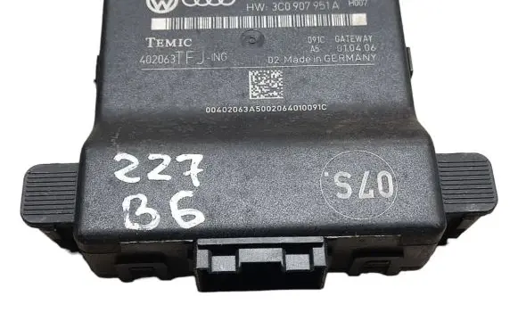 Volkswagen PASSAT B6 Gateway control module 3C0907530C 3C0907951A
