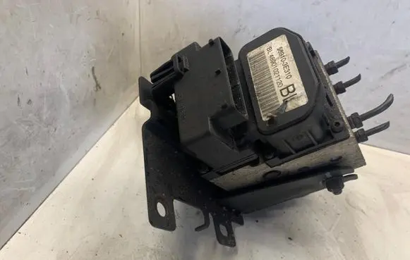 Hyundai Santa Fe ABS Pump 589103E310