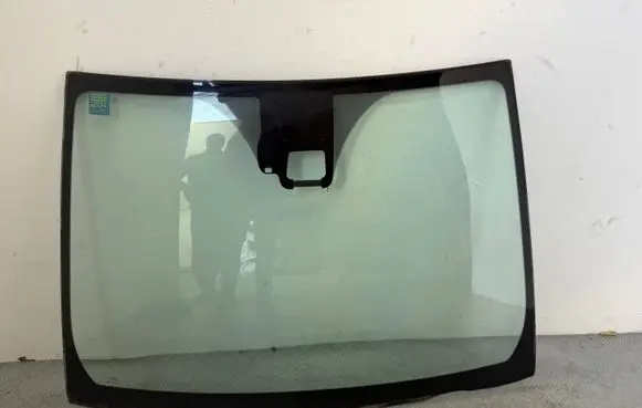 Toyota Yaris Front windscreen/windshield window 
