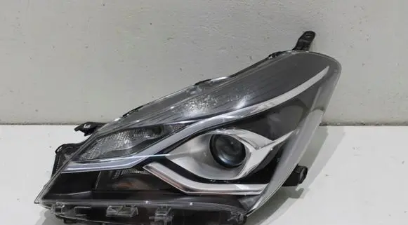 Toyota Yaris Headlight/headlamp