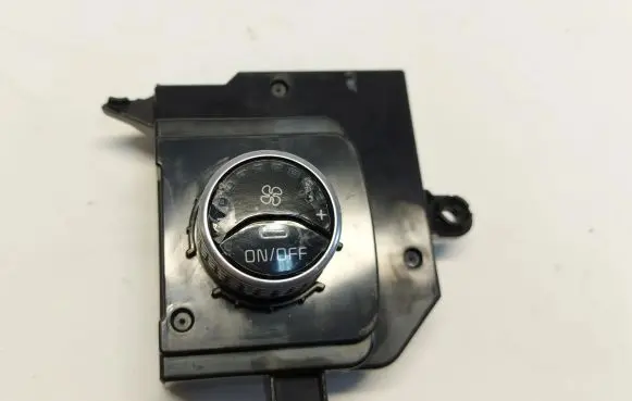 KIA Sorento IV Climate control unit 97983-p2000