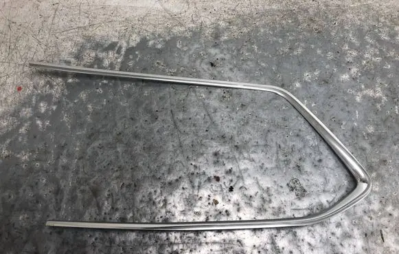 Volkswagen PASSAT B8 Rear side glass trim 3G9853345BILI 3G9853345