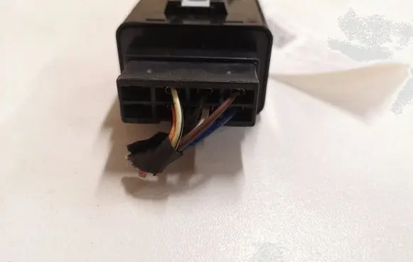 Hyundai Santa Fe Window wiper relay 952302B400