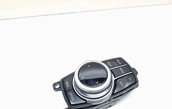 BMW 2 F46 Head unit multimedia control 6820848 65826820848