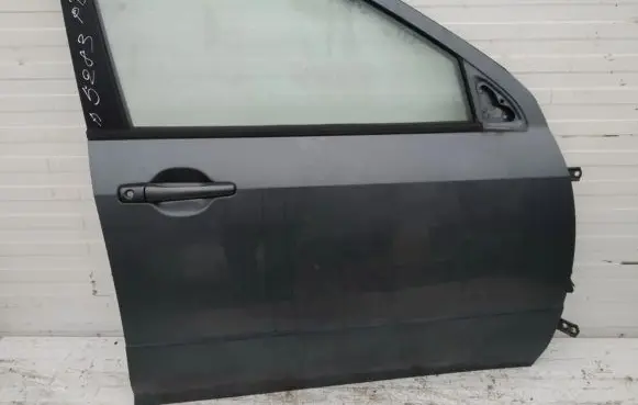 Mitsubishi Outlander Front door pilka