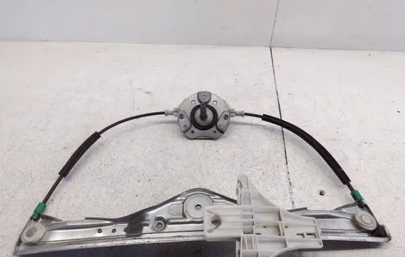 Rear door manual window regulator