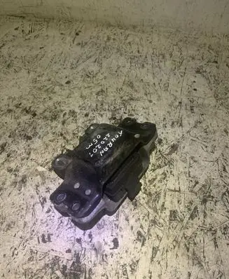 Volkswagen Touran I Engine mount bracket
