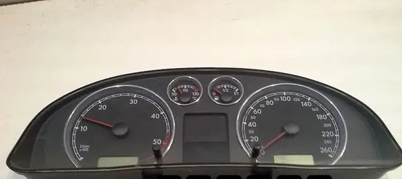 Volkswagen PASSAT B5.5 Speedometer (instrument cluster) 88311299245