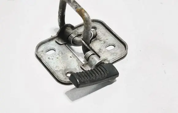 Volkswagen Golf VII Front door lock loop/hook striker 5G0823186B 21515