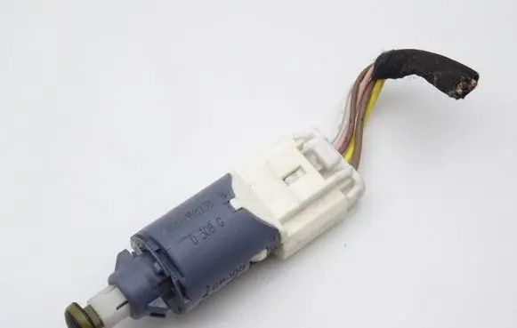Renault Scenic II - Grand scenic II Brake pedal sensor switch 8200168238B