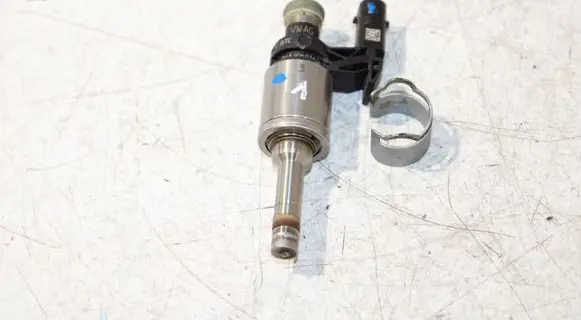 Volkswagen Golf Sportsvan Fuel injector 04E906036E 0261500248