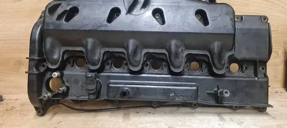 Volvo XC70 Rocker cam cover 30743312 30743312006 30743259