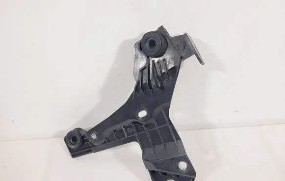 Volvo XC70 Air filter cleaner box bracket assembly 30636575