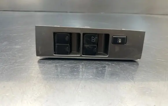 Nissan Navara D40 Electric window control switch 25401EB30B