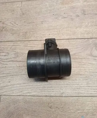 Skoda Octavia Mk2 (1Z) Mass air flow meter 0281002461 074906461B