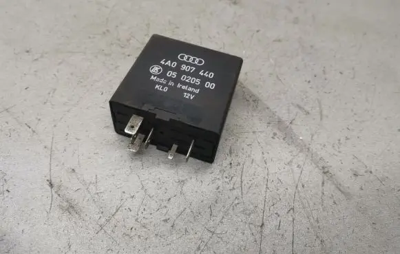 Audi A6 S6 C5 4B Window wiper relay 4A0907440 05020500